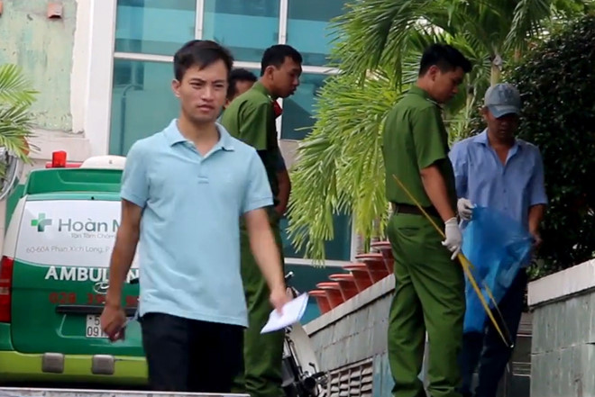 Côn đồ đâm chủ tiệm game, truy sát vào tận bệnh viện ở Sài Gòn