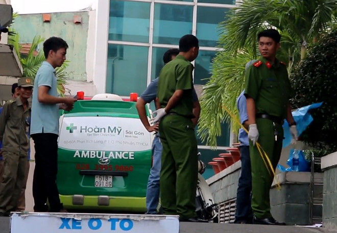 Côn đồ đâm chủ tiệm game, truy sát vào tận bệnh viện ở Sài Gòn