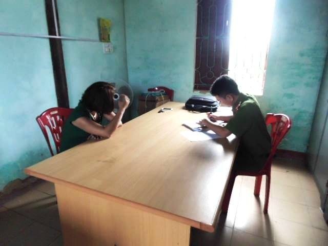 Nghi chồng ngoại tình, 3 chị em gái đi đánh ghen, cắt tóc, xé quần áo tình địch