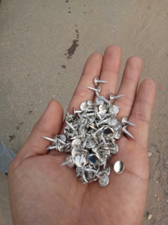 Hà Nội: Hàng chục xe máy nổ lốp tập thể vì đinh rơi vãi trên đường Nguyễn Xiển