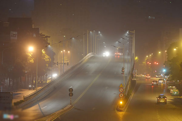 Khói mù bao phủ Hà Nội