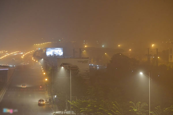 Khói mù bao phủ Hà Nội