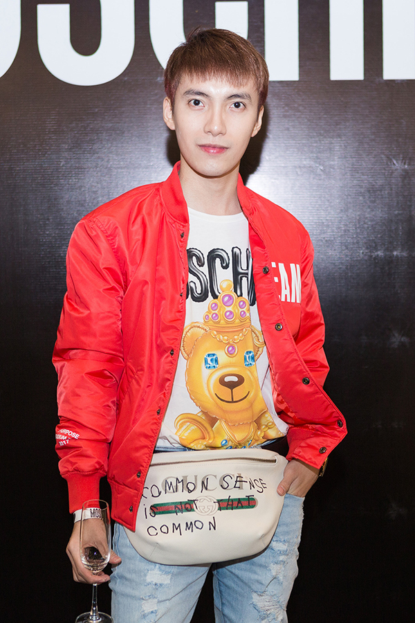 Linh Nga diện nguyên cây đen giữa dàn fashionista rực rỡ sắc màu