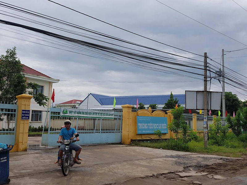 ‘Lộ’ nhiều điểm bất thường trong vụ 500 học sinh ngộ độc sau khi uống sữa