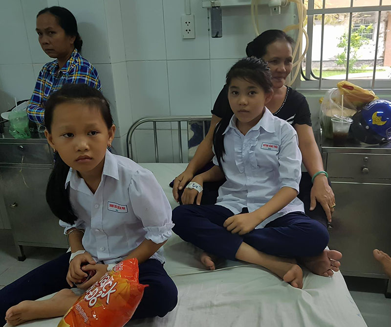 ‘Lộ’ nhiều điểm bất thường trong vụ 500 học sinh ngộ độc sau khi uống sữa