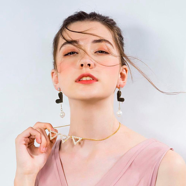 Làm việc quá sức, người mẫu trẻ chết trong show thời trang kéo dài 12 tiếng