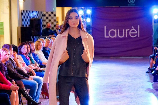 Làm việc quá sức, người mẫu trẻ chết trong show thời trang kéo dài 12 tiếng