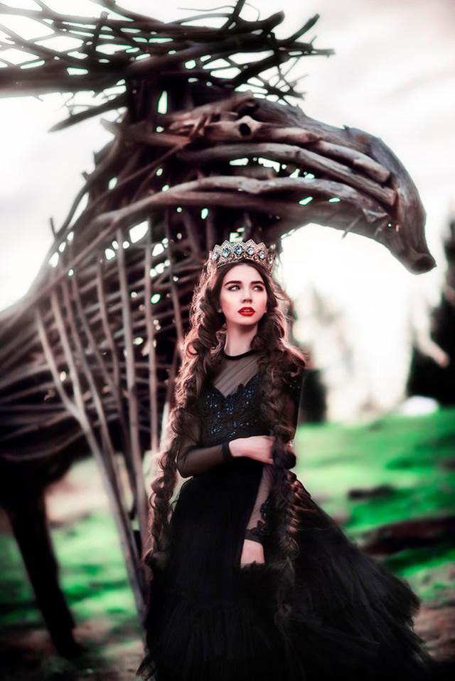 Làm việc quá sức, người mẫu trẻ chết trong show thời trang kéo dài 12 tiếng