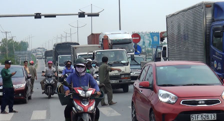 Ô tô va chạm liên hoàn, cao tốc Trung Lương ùn ứ nhiều giờ