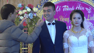 Cặp đôi trong đám cưới ngập vàng đủ mở tiệm trang sức: Vợ chồng mình không phải con đại gia