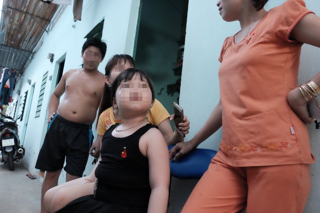 Vụ bảo mẫu bạo hành trẻ em tại Mầm Xanh: Phụ huynh tố vẫn còn người thứ tư tham gia đánh trẻ?