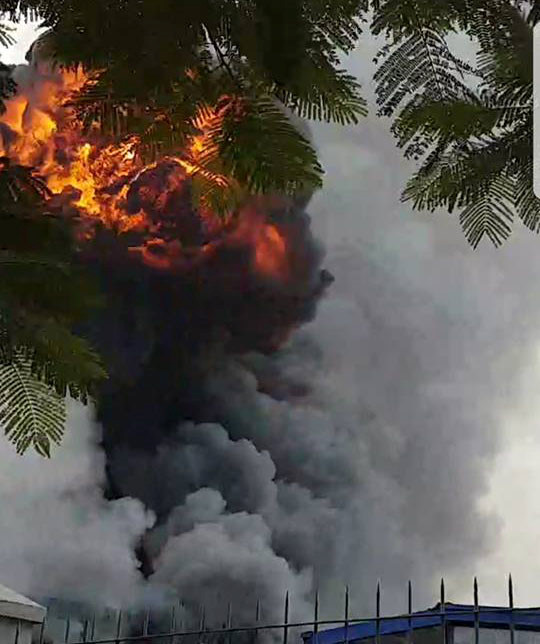 Cháy công ty sản xuất sơn ở khu công nghiệp Yên Phong