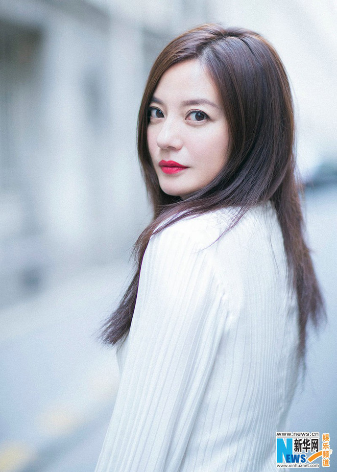 Quyền lực thật sự của Củng Lợi: Khi chụp ảnh, các sao lớn đều phải dạt sang hai bên