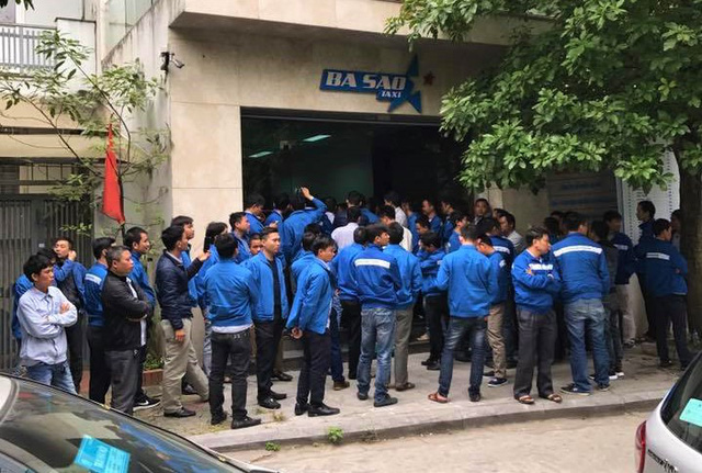 Ngán ngẩm cách hành xử của taxi truyền thống, nhiều tài xế đầu quân cho Uber, Grab