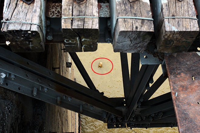 Dân Thủ đô chen chân lên cầu Long Biên xem gỡ bom