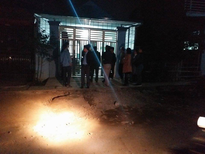 Công an thực nghiệm hiện trường vụ cướp bé gái 20 ngày tuổi trên tay bà nội sau đó sát hại Công an thực nghiệm hiện trường vụ cướp bé gái 20 ngày tuổi trên tay bà nội sau đó sát hại