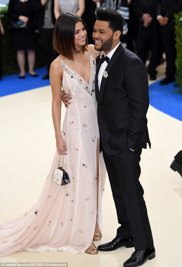 Đây là lý do Justin Bieber và Selena Gomez bỗng xa nhau sau nhiều tuần quấn quýt không rời