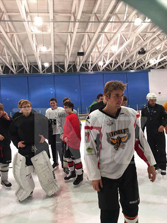 Đây là lý do Justin Bieber và Selena Gomez bỗng xa nhau sau nhiều tuần quấn quýt không rời Đây là lý do Justin Bieber và Selena Gomez bỗng xa nhau sau nhiều tuần quấn quýt không rời