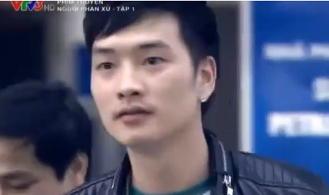 Diễn viên Người phán xử bốc đầu xe máy, chửi bậy giữa phố