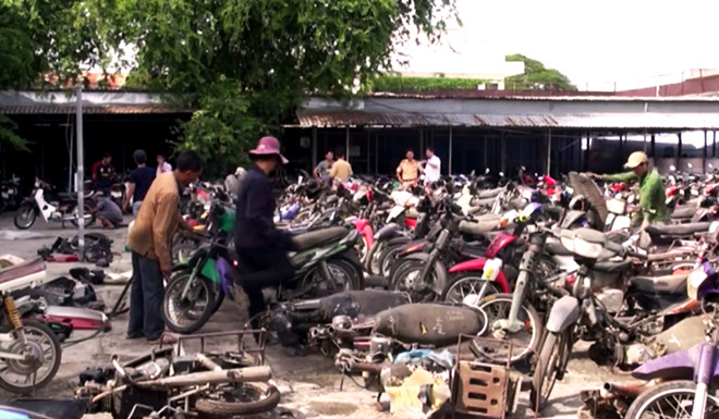 Tiêu hủy gần 100 xe máy hết thời hạn tạm giữ