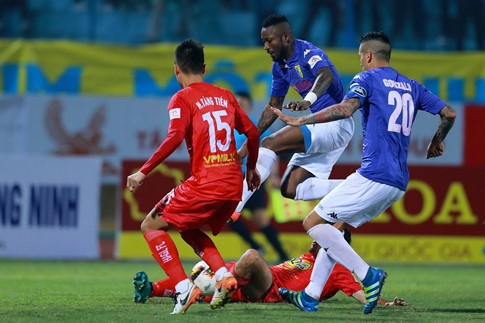 Vụ Văn Quyết đánh vào mặt Nghiêm Xuân Tú: Ban Kỷ luật VFF có vấn đề!