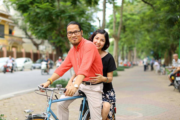 Người vợ đứng sau gánh việc lớn của nghệ sĩ Vượng Râu