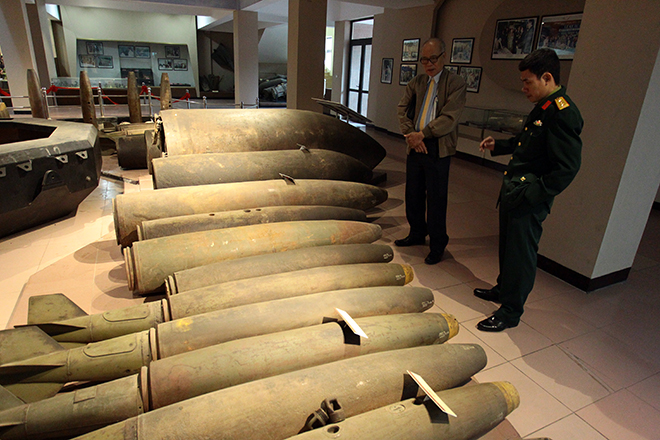 Cận cảnh loại bom M118 vừa được trục vớt tại chân cầu Long Biên