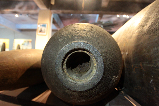 Cận cảnh loại bom M118 vừa được trục vớt tại chân cầu Long Biên