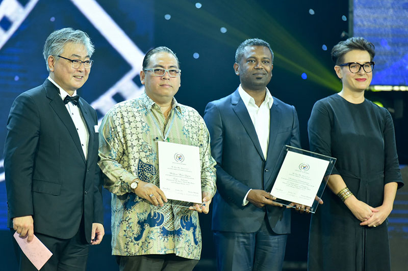 Kaity Nguyễn và Em chưa 18 đoạt Bông sen vàng