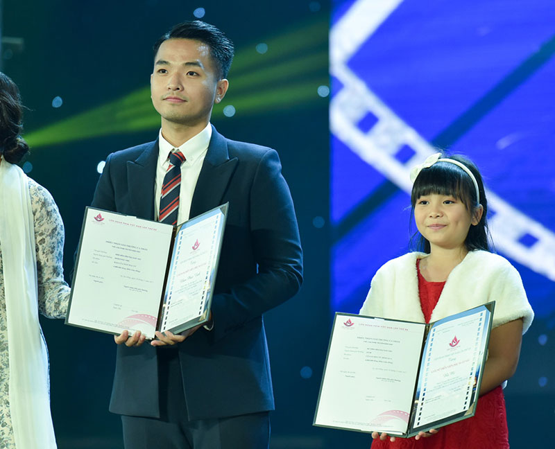 Kaity Nguyễn và Em chưa 18 đoạt Bông sen vàng