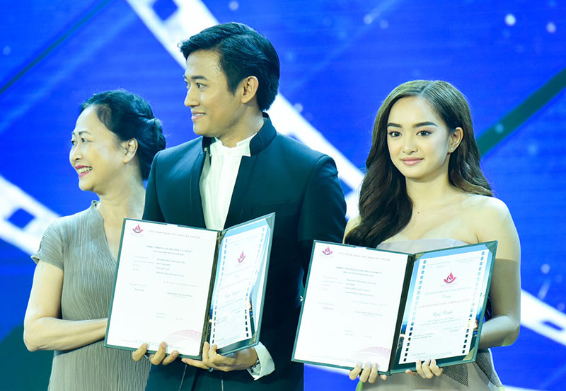 Kaity Nguyễn và Em chưa 18 đoạt Bông sen vàng