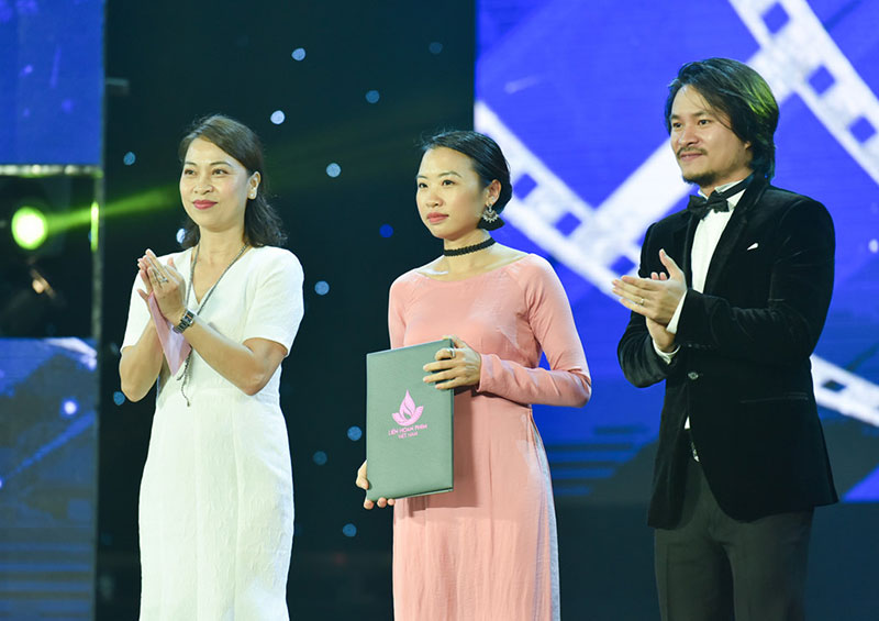 Kaity Nguyễn và Em chưa 18 đoạt Bông sen vàng