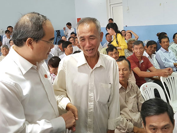 Kẹt xe trên cầu xuống cấp, nếu cầu sập ai chịu trách nhiệm?