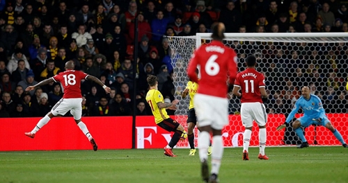 Man Utd thắng nhờ cú đúp của Young và siêu phẩm của Lingard