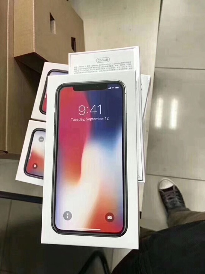 Loạt ảnh iPhone X trước khi đến tay người dùng