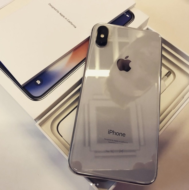 Loạt ảnh iPhone X trước khi đến tay người dùng