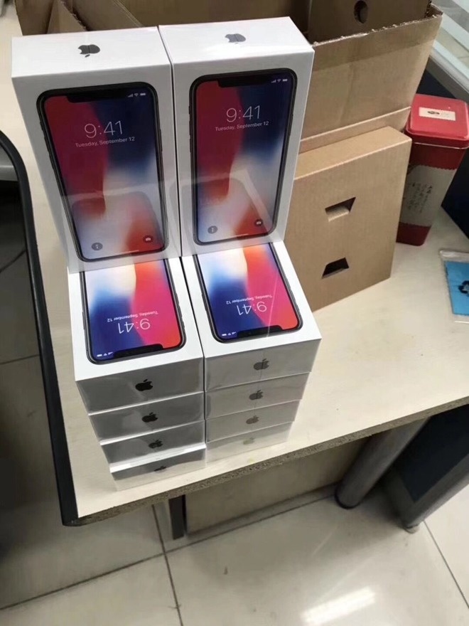 Loạt ảnh iPhone X trước khi đến tay người dùng