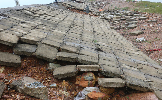 Con đường “tan hoang” sau bão: Đề nghị kiểm tra lại chất lượng công trình