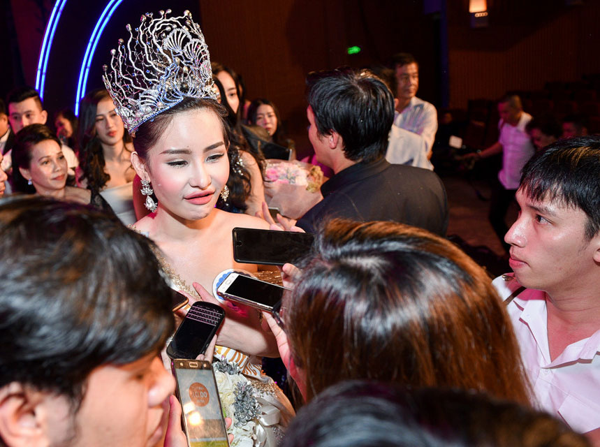 Dân mạng chê Hoa hậu Đại dương 2017 miệng như bơm bị lỗi