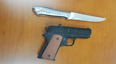 Những hình ảnh đầu tiên về đối tượng và hung khí vụ cô gái trẻ bị khống chế tại Hà Nội