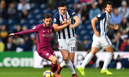 Man City thắng sát nút, tái lập cách biệt năm điểm với Man Utd