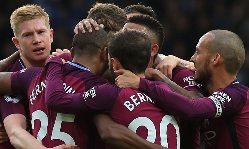 Man City thắng sát nút, tái lập cách biệt năm điểm với Man Utd