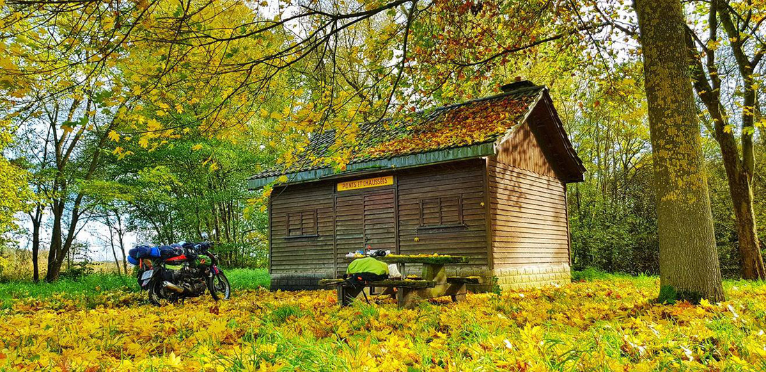 Chàng trai Tiền Giang đi xe máy từ Việt Nam đến Pháp