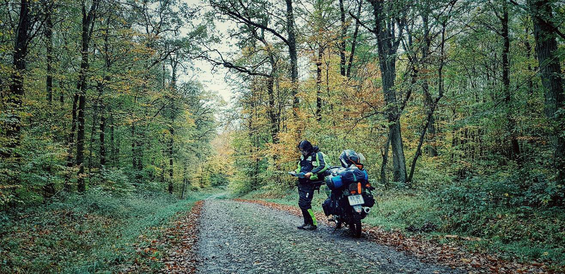 Chàng trai Tiền Giang đi xe máy từ Việt Nam đến Pháp