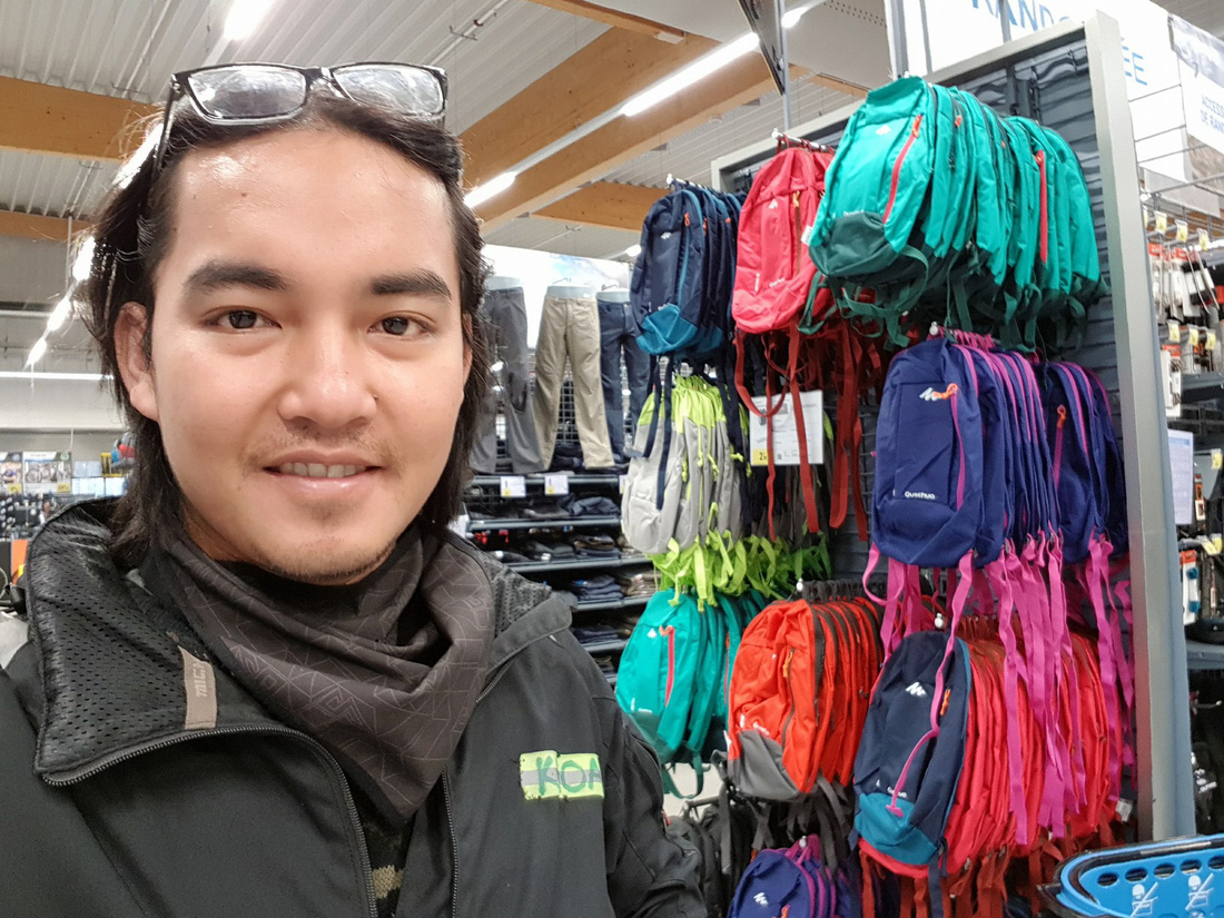 Chàng trai Tiền Giang đi xe máy từ Việt Nam đến Pháp