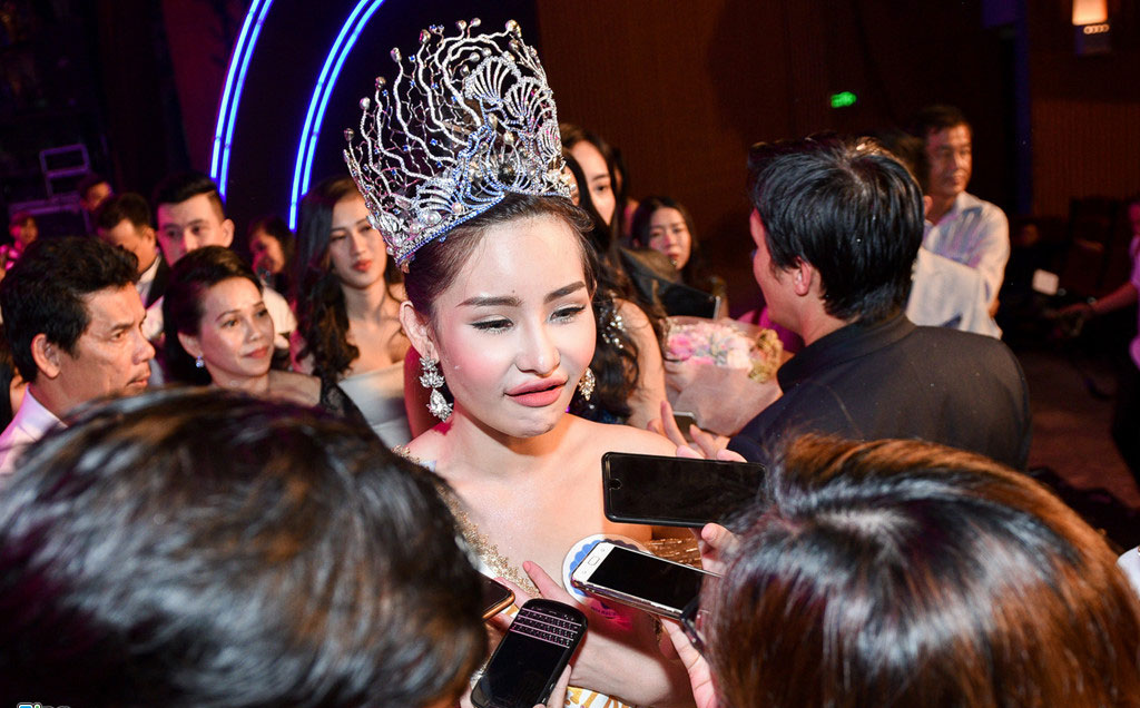 Tân Hoa hậu Đại dương: Tôi đã sửa mũi nhưng môi là tự nhiên