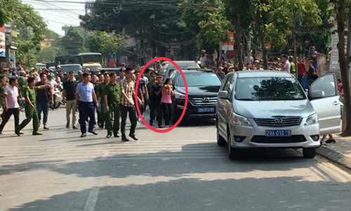 Ba tiếng giải cứu nhân viên y tế bị dí súng khống chế rời bệnh viện