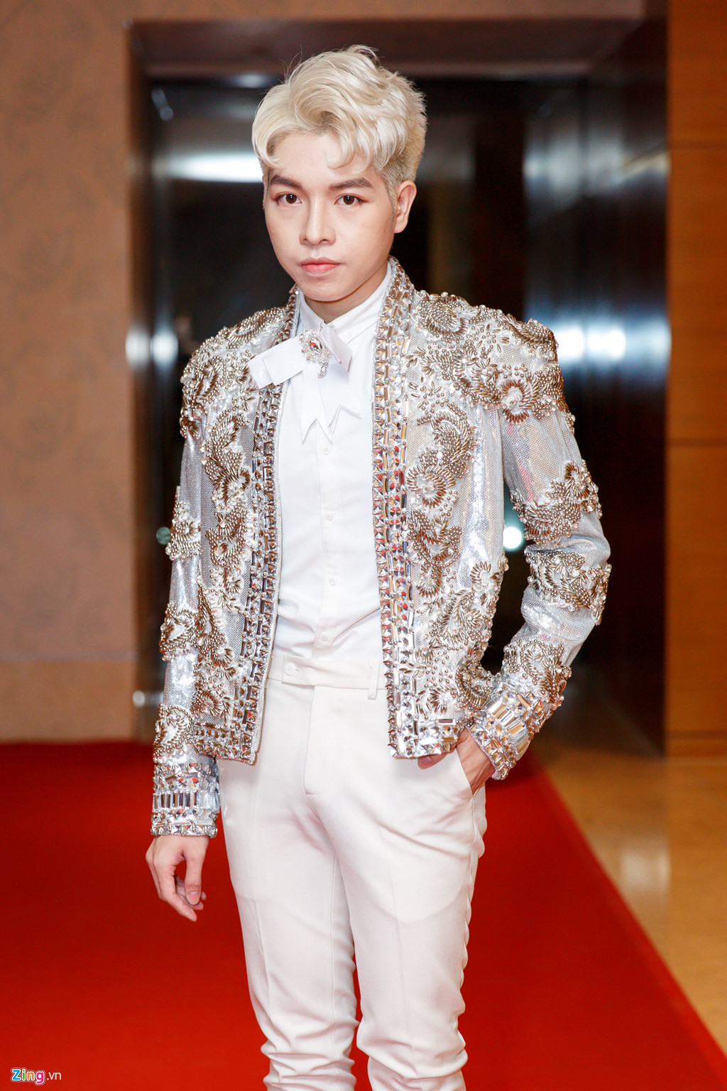 Nữ diễn viên gốc Việt đóng bom tấn Star Wars đến Việt Nam