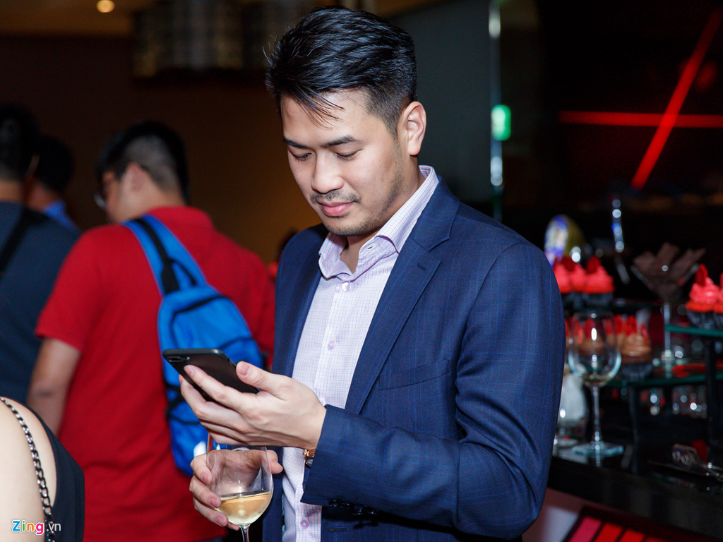 Nữ diễn viên gốc Việt đóng bom tấn Star Wars đến Việt Nam