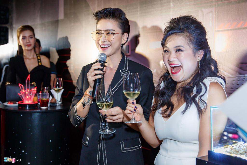 Nữ diễn viên gốc Việt đóng bom tấn Star Wars đến Việt Nam